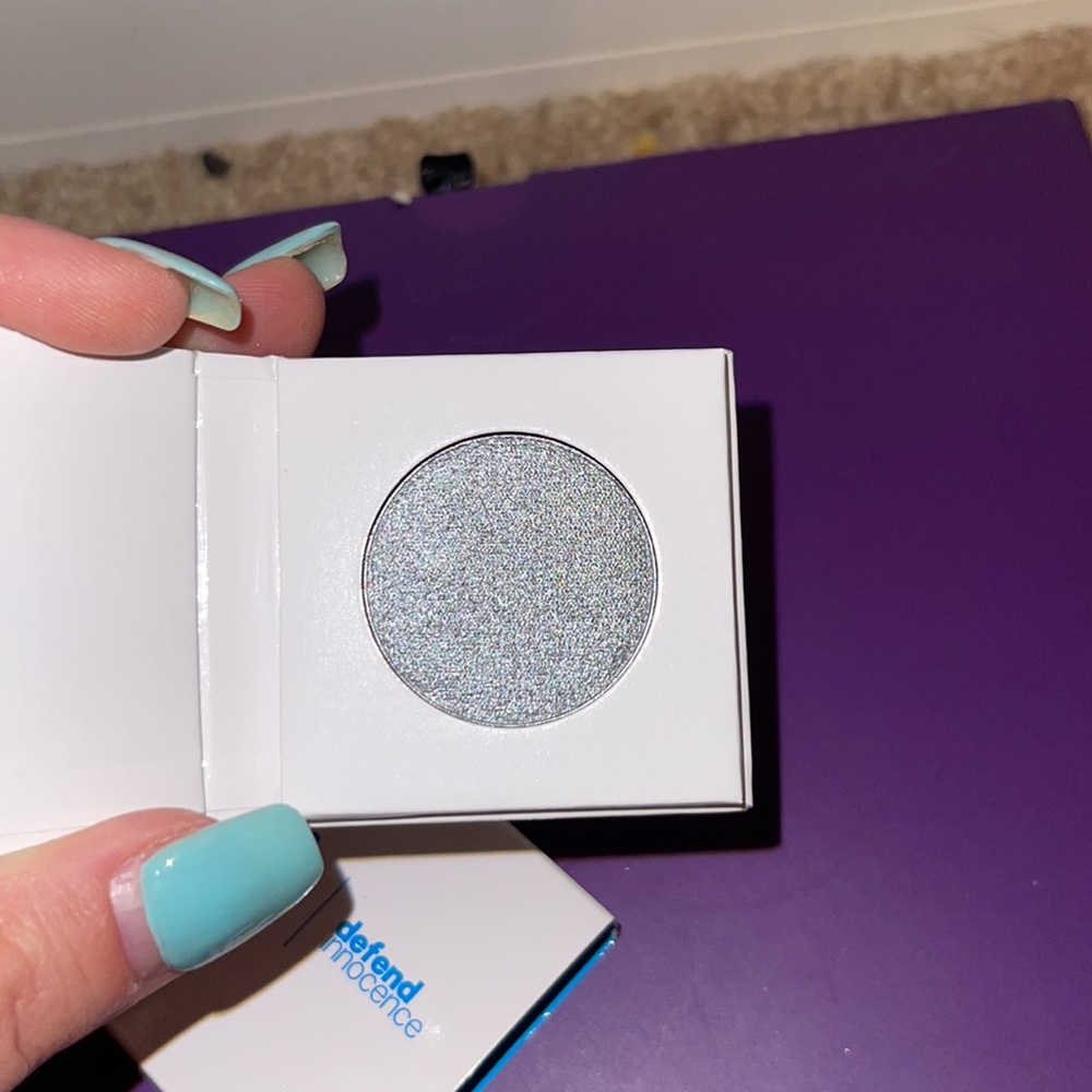 Single Eyeshadow - Picture 2 of 2